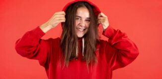 Dlaczego bluzy damskie z kapturem są idealnym wyborem na chłodne dni?