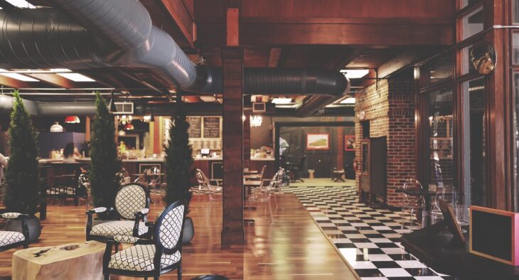 Jak stworzyć niezapomnianą atmosferę w restauracji? Sekrety wyboru idealnych mebli!